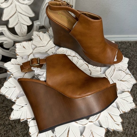 Qupid Leatherette Peep Toe Ankle Strap Wedge Booties BRAND NEW IN BOX! - Picture 14 of 14